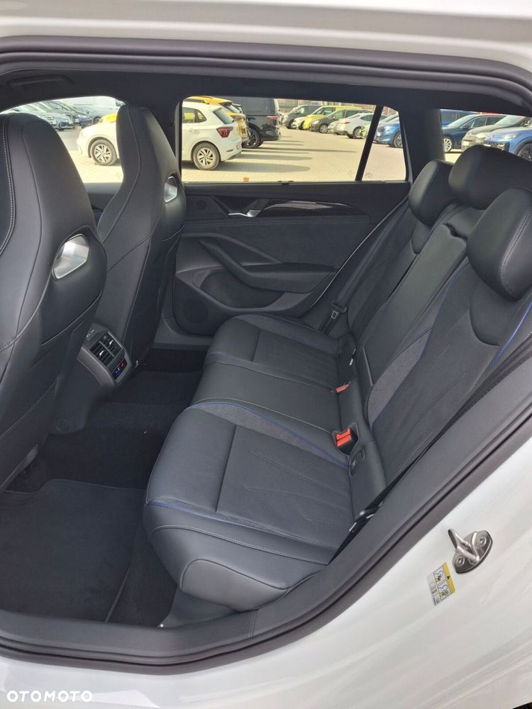 Volkswagen Passat - 16