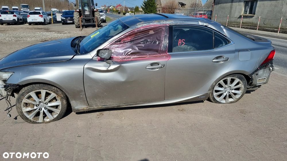 Lexus IS 300h Elegance - 3