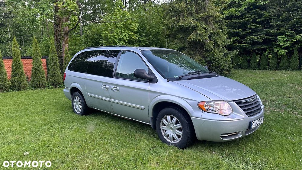 Chrysler Town & Country - 6