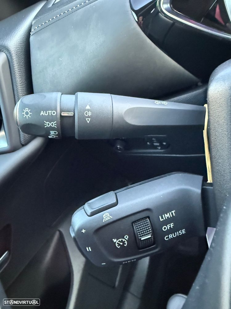 DS DS3 Crossback E-TENSE PERFORMANCE LINE + - 28