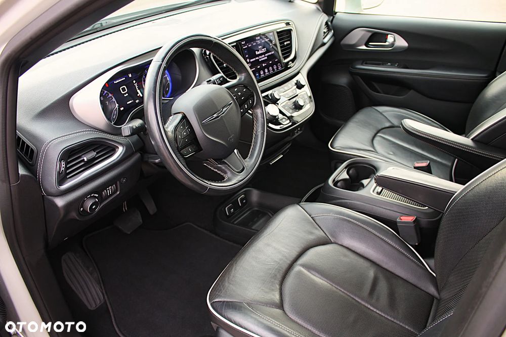 Chrysler Pacifica - 11