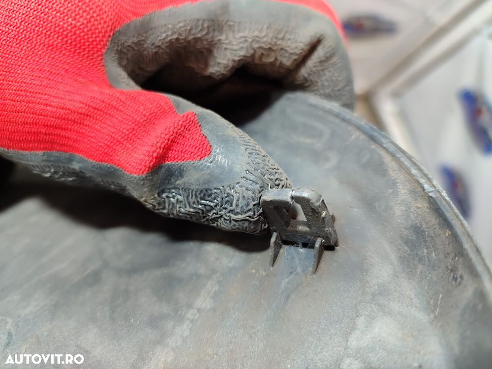 ORNAMENT BARA FATA MITSUBISHI OUTLANDER 2 2.2 DIESEL 2012 COD OEM 6400C425 / 2005-2012 - 6