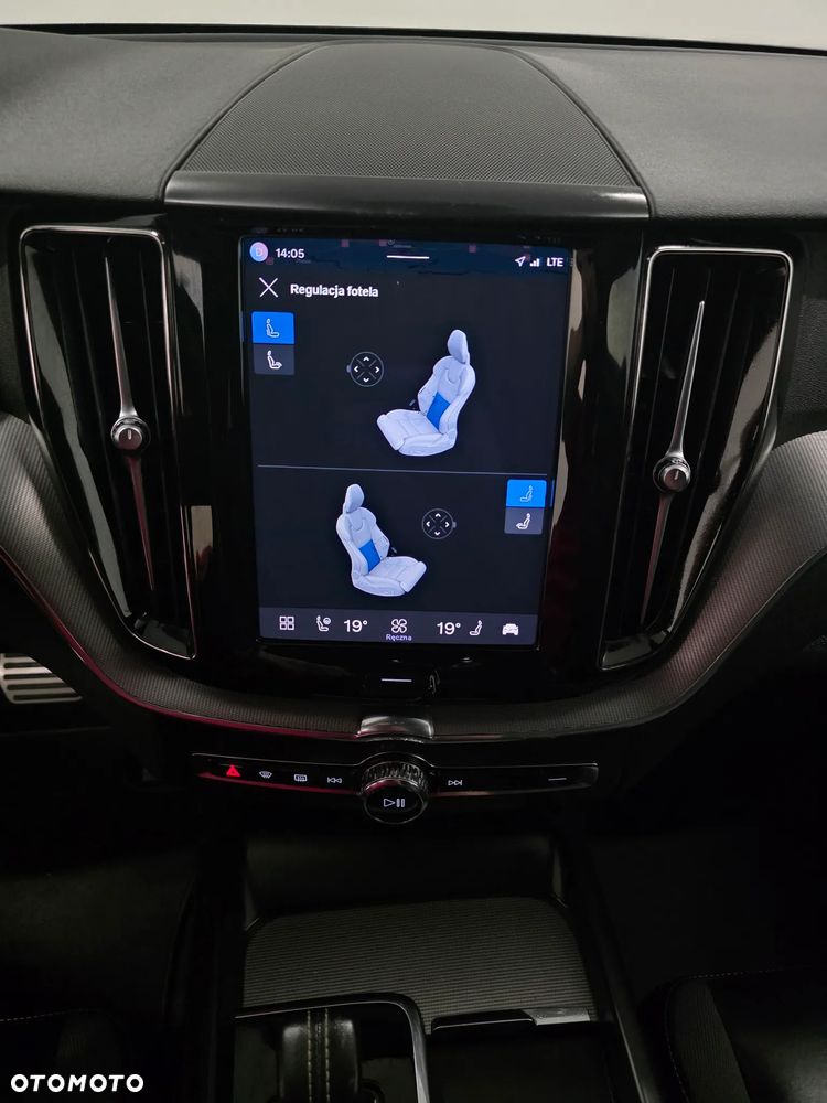 Volvo XC 60 B4 D Plus Dark - 17