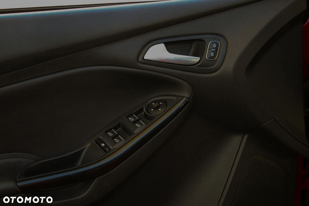 Ford Focus 1.5 EcoBlue Start-Stopp-System ST-LINE DESIGN - 27