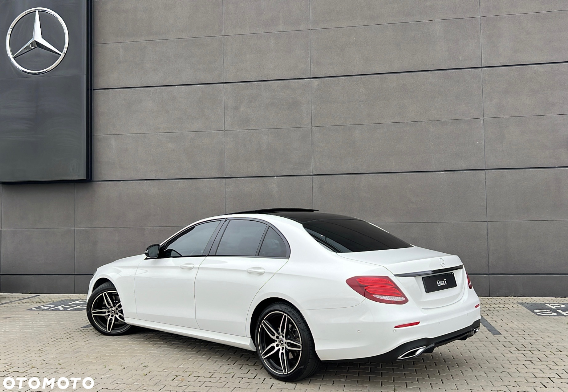 Mercedes-Benz Klasa E 220 d 4-Matic 9G-TRONIC - 2