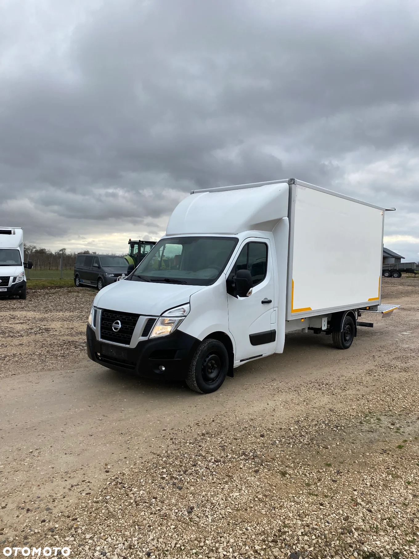 Nissan NV 400 - 12