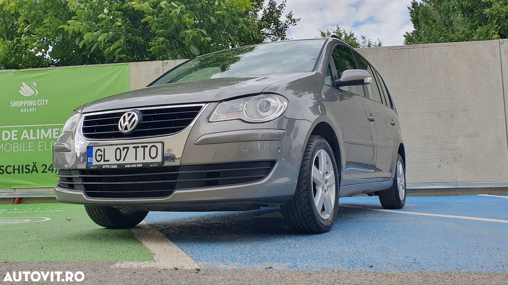 Volkswagen Touran 1.9 TDI DSG United - 23