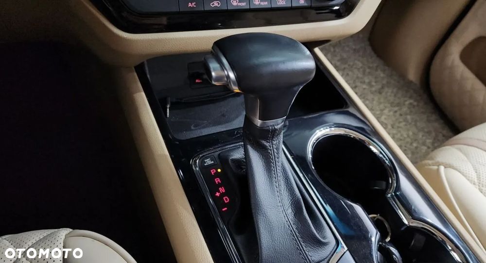 Kia Carnival - 7