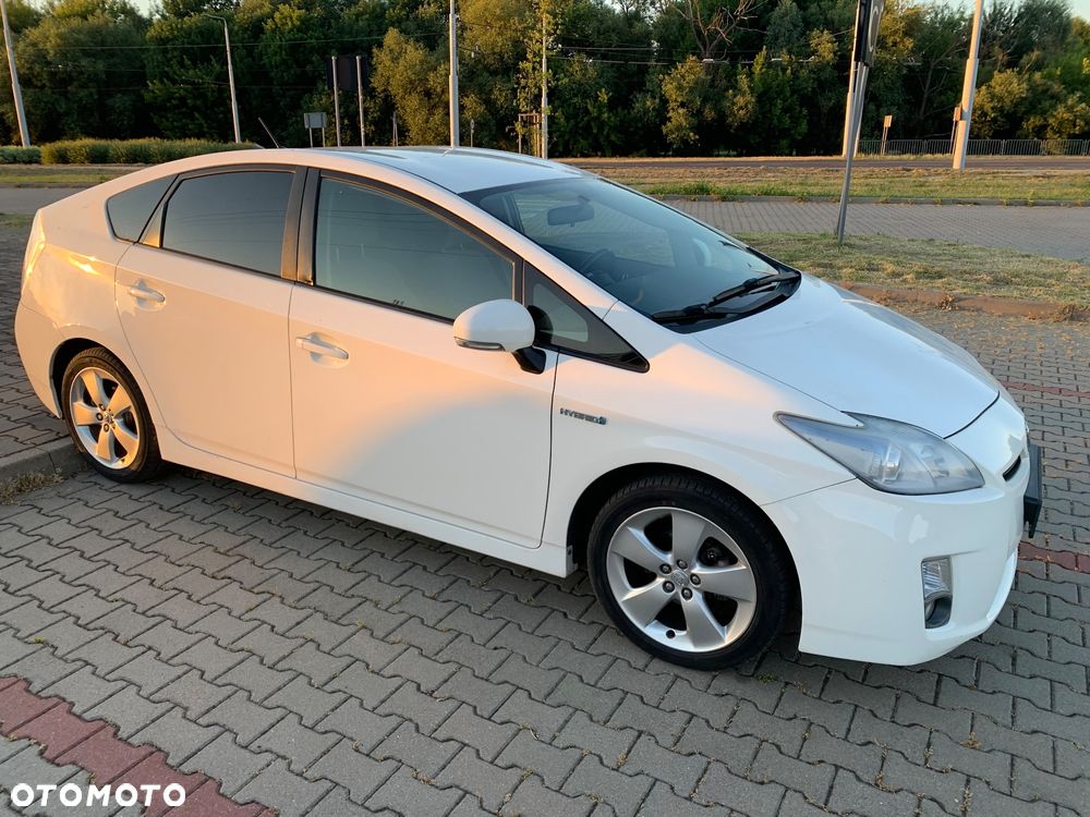 Toyota Prius (Hybrid) Life - 3