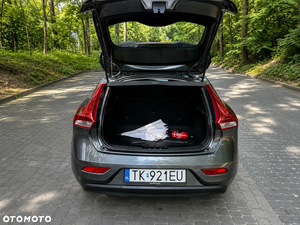 Volvo V40 D2 Momentum - 19