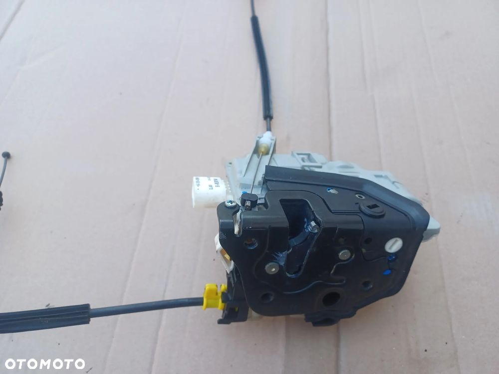 ZAMEK DRZWI PRAWY TYŁ A4 B8 7pin 8K0839016 - 1