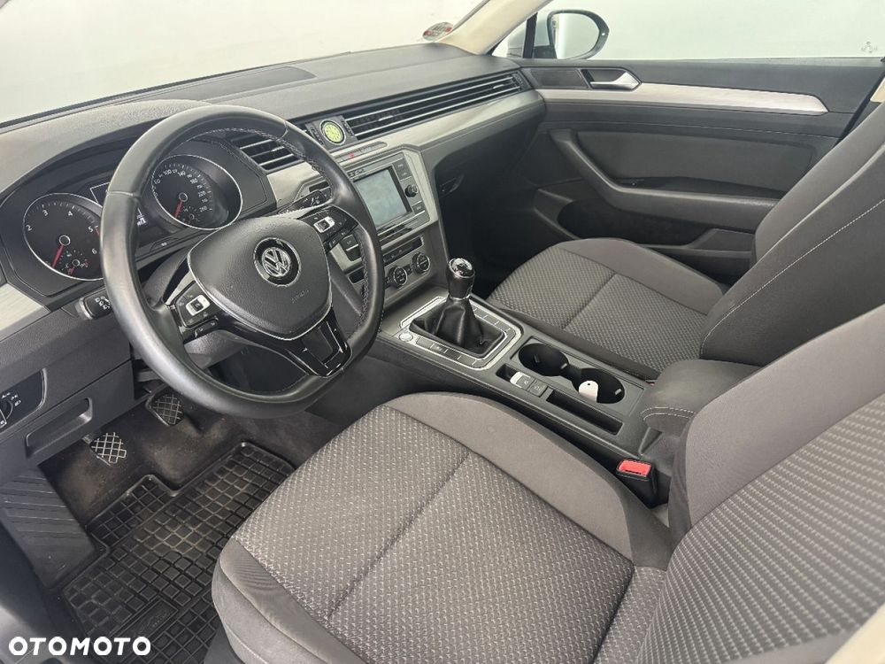 Volkswagen Passat 1.6 TDI BMT Comfortline - 17