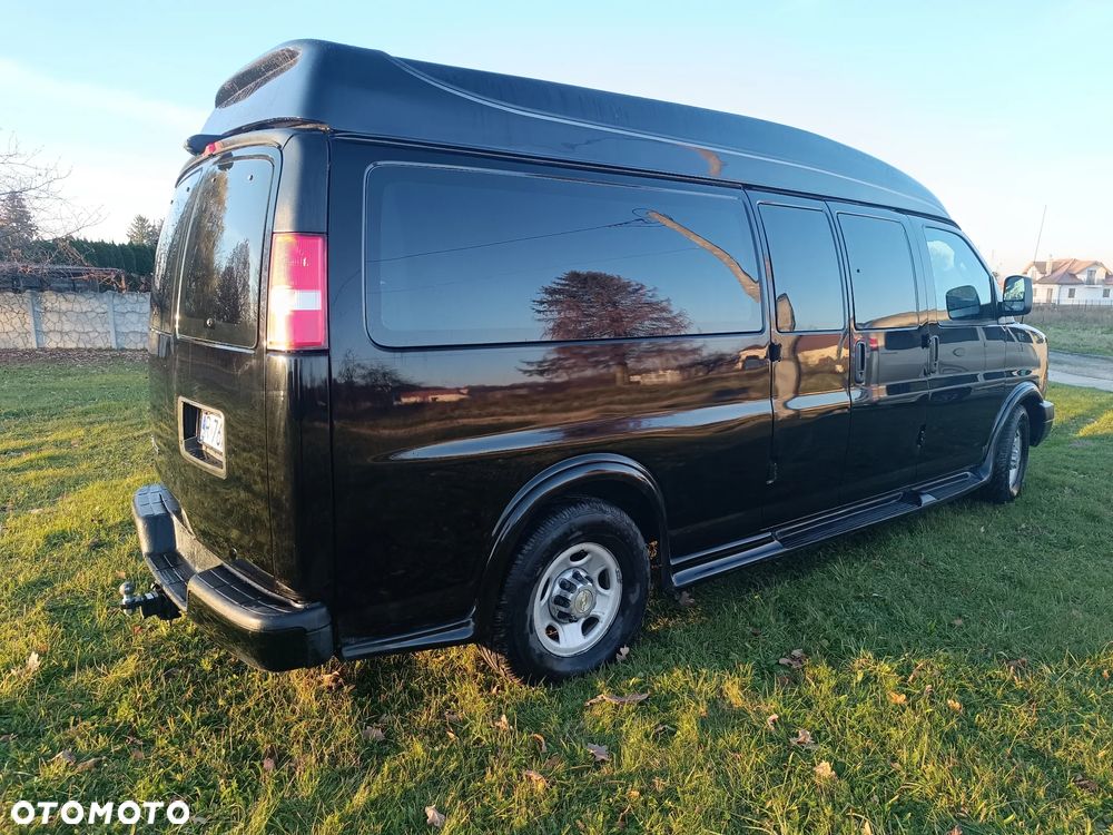 Chevrolet Express - 8