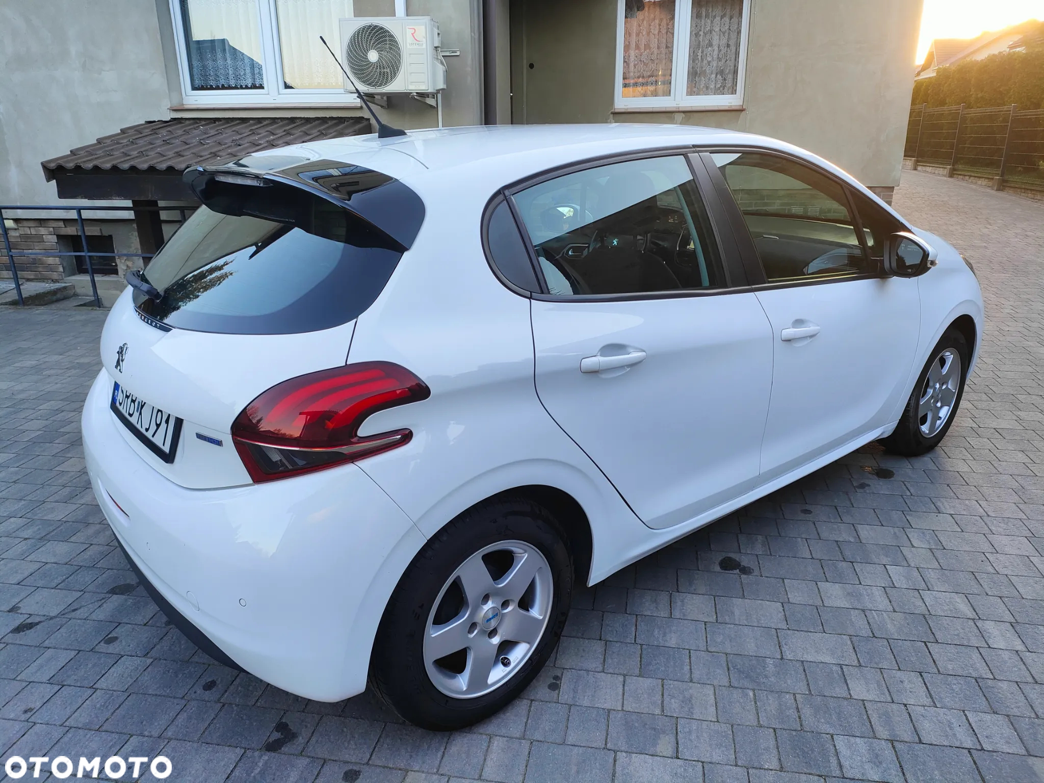 Peugeot 208 1.6 BlueHDi Active - 8