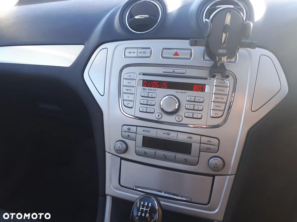 Ford Mondeo 2.0 Ghia - 9