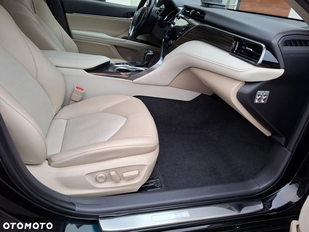 Toyota Camry 2.5 Hybrid Executive CVT - 12