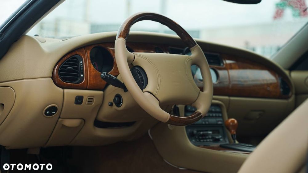 Jaguar XK8 - 12