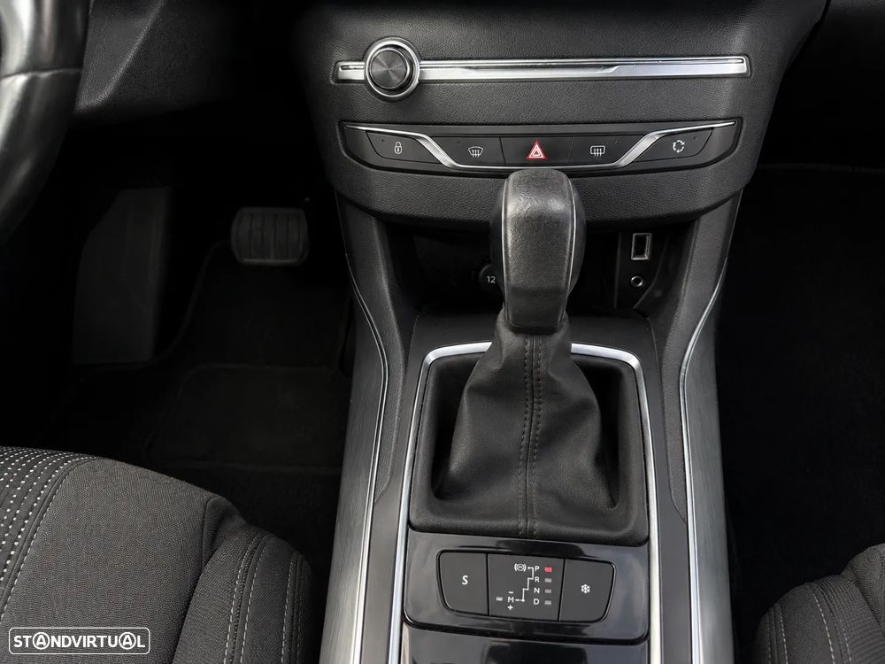 Peugeot 308 SW BlueHDi 120 EAT6 Stop & Start Allure - 17