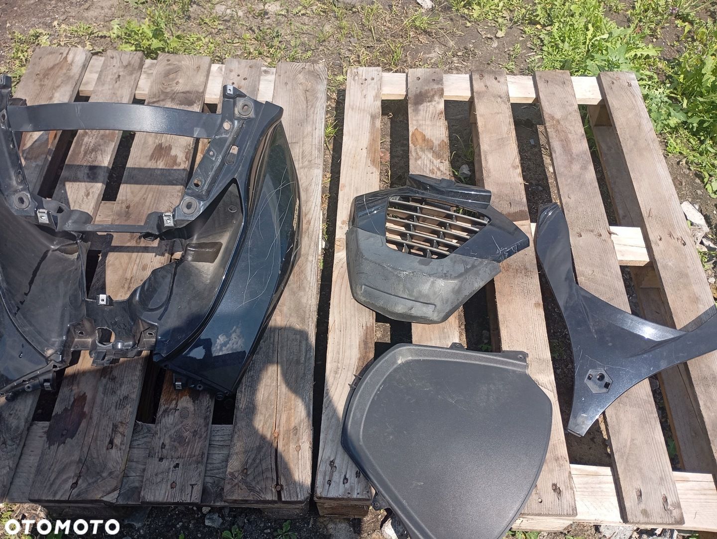 Piaggio MP3 250 ie CZACHA CZASZA PRZÓD - 1