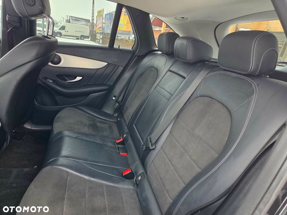 Mercedes-Benz GLC 250 d 4Matic 9G-TRONIC AMG Line - 23