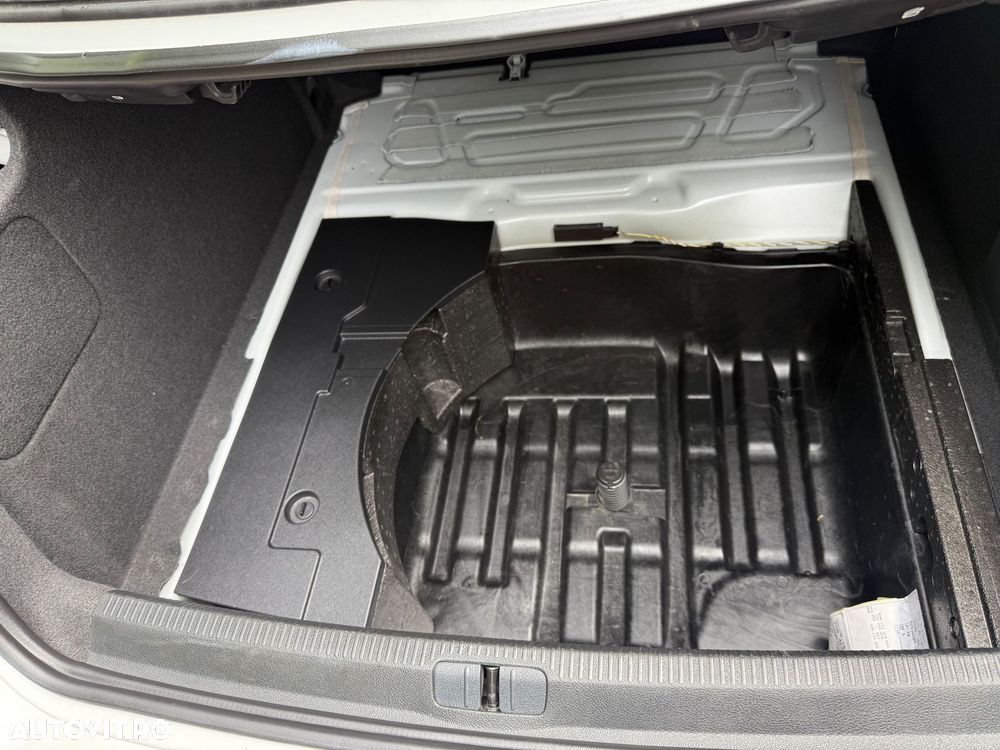 Volkswagen Passat CC - 16