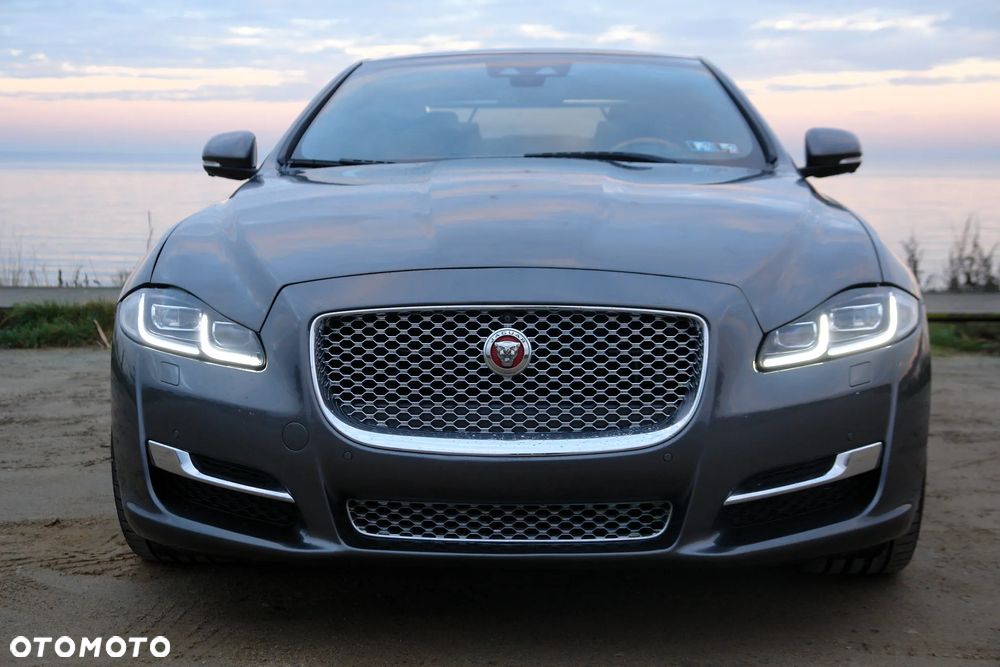 Jaguar XJ 3.0 T AWD LWB Premium Luxury - 8