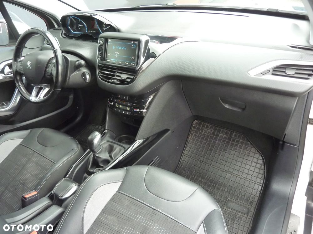 Peugeot 2008 PureTech 82 Allure - 16