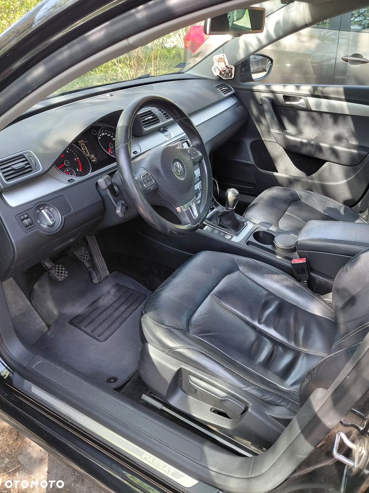 Volkswagen Passat 1.6 TDI BlueMotion Technology Highline - 20