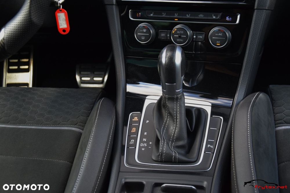 Volkswagen Golf - 32