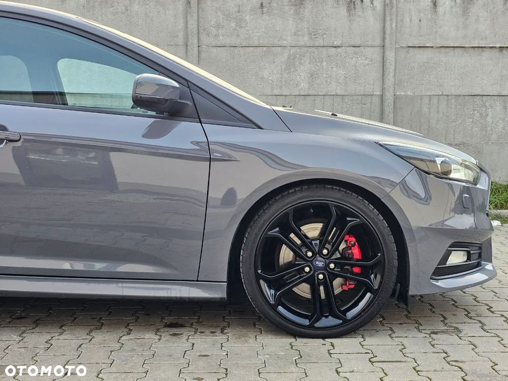 Ford Focus ST - 17