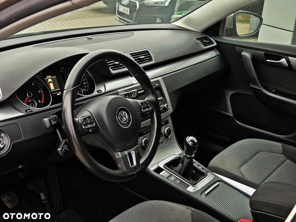 Volkswagen Passat 2.0 Blue TDI SCR Comfortline - 12