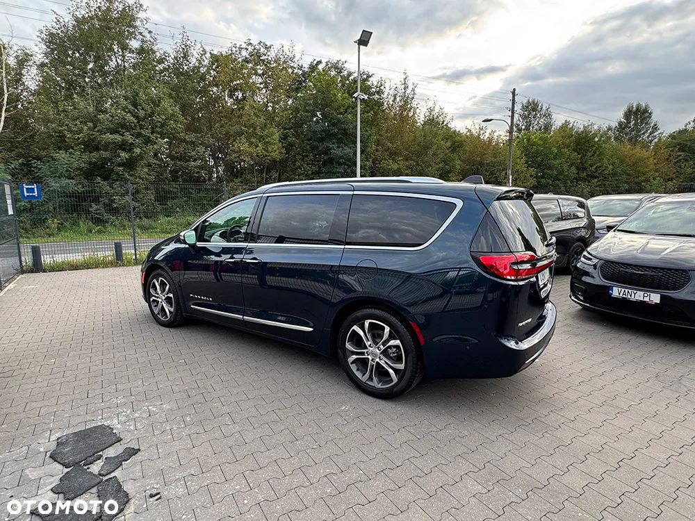 Chrysler Pacifica - 5