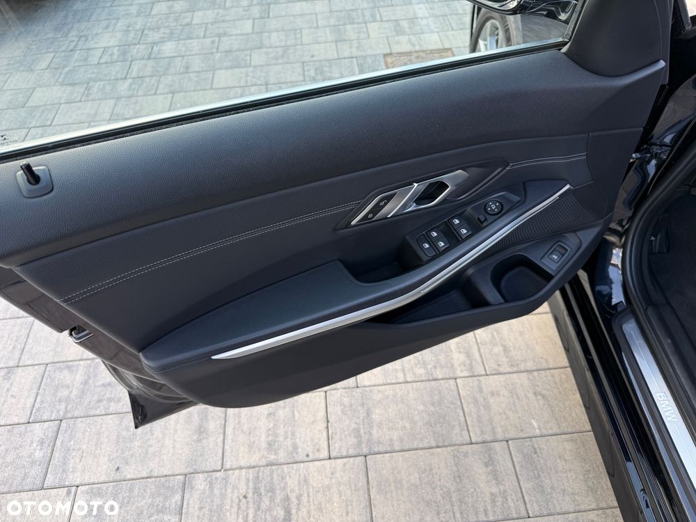 BMW Seria 3 320d Sport Line - 29