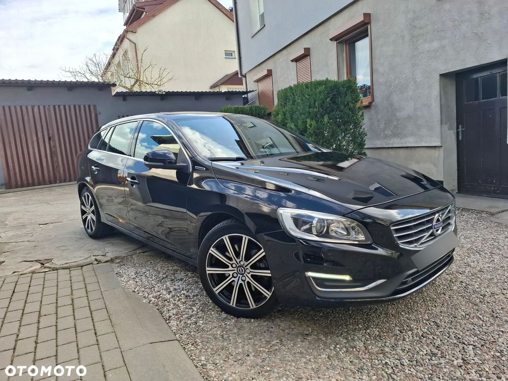 Volvo V60 D6 AWD Plug-in Hybrid R-Design Summum - 6