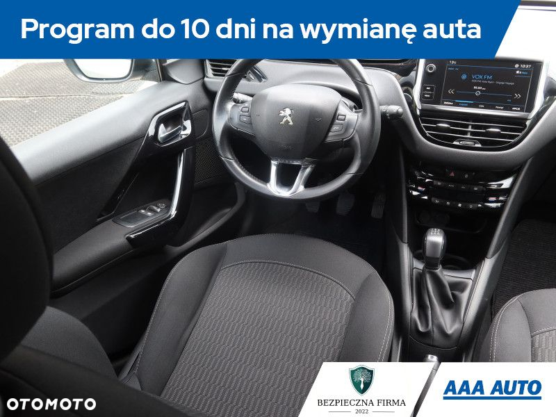 Peugeot 208 - 8