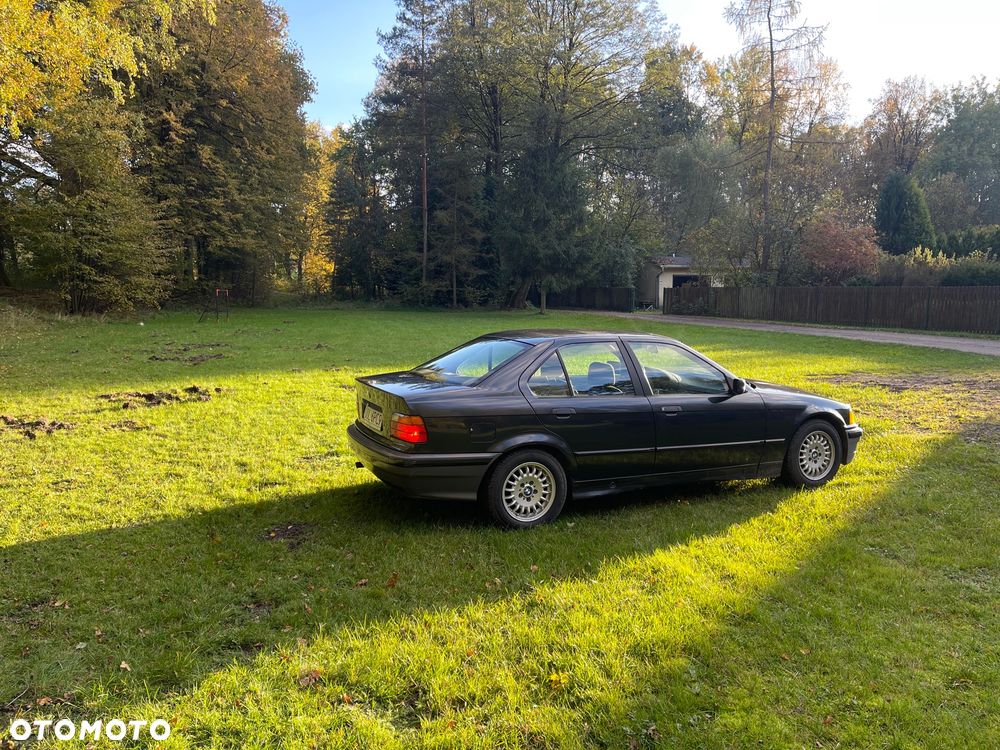 BMW Seria 3 318i - 1