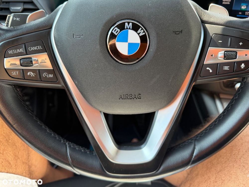 BMW Seria 3 318d mHEV - 10