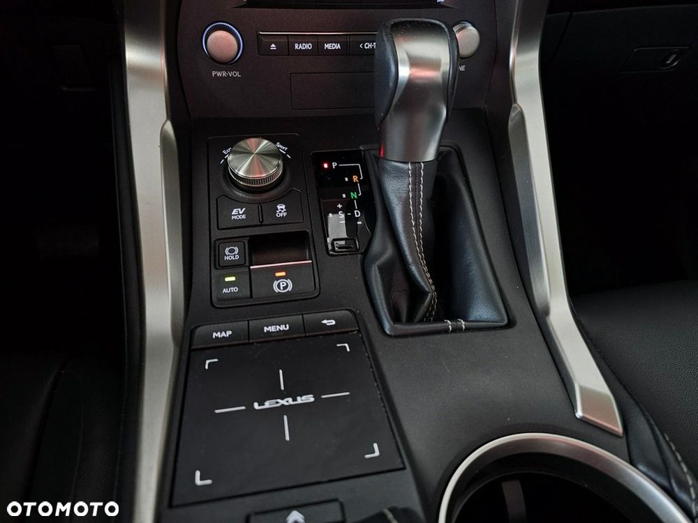Lexus NX 300h Business Edition AWD - 25