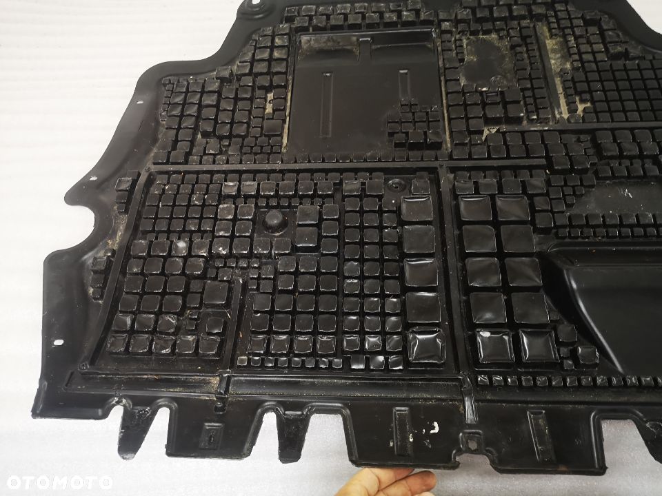 VW PASSAT B6 / B7 / CC PŁYTA POD SILNIK / OSŁONA PODWOZIA NR 3C0825237H NR AUKCJI OSŁ79 - 10