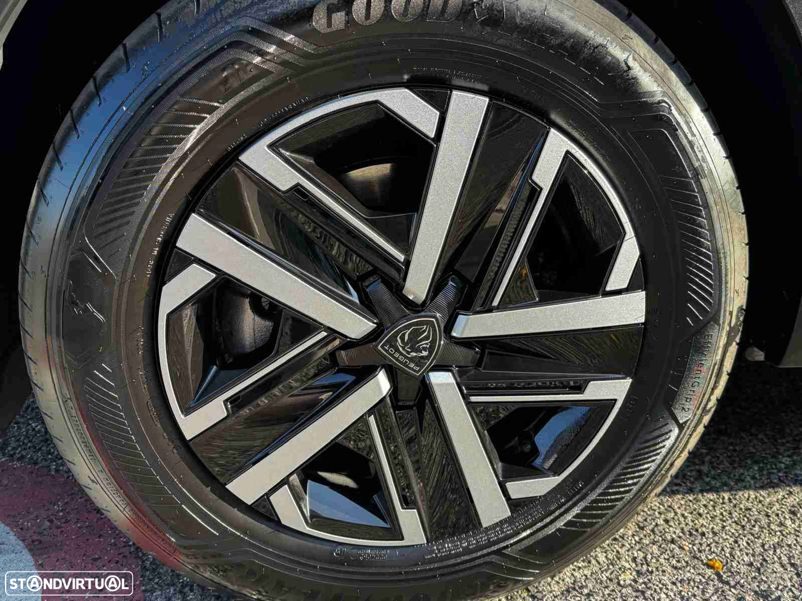 Peugeot e-2008 54 kWh Active - 18