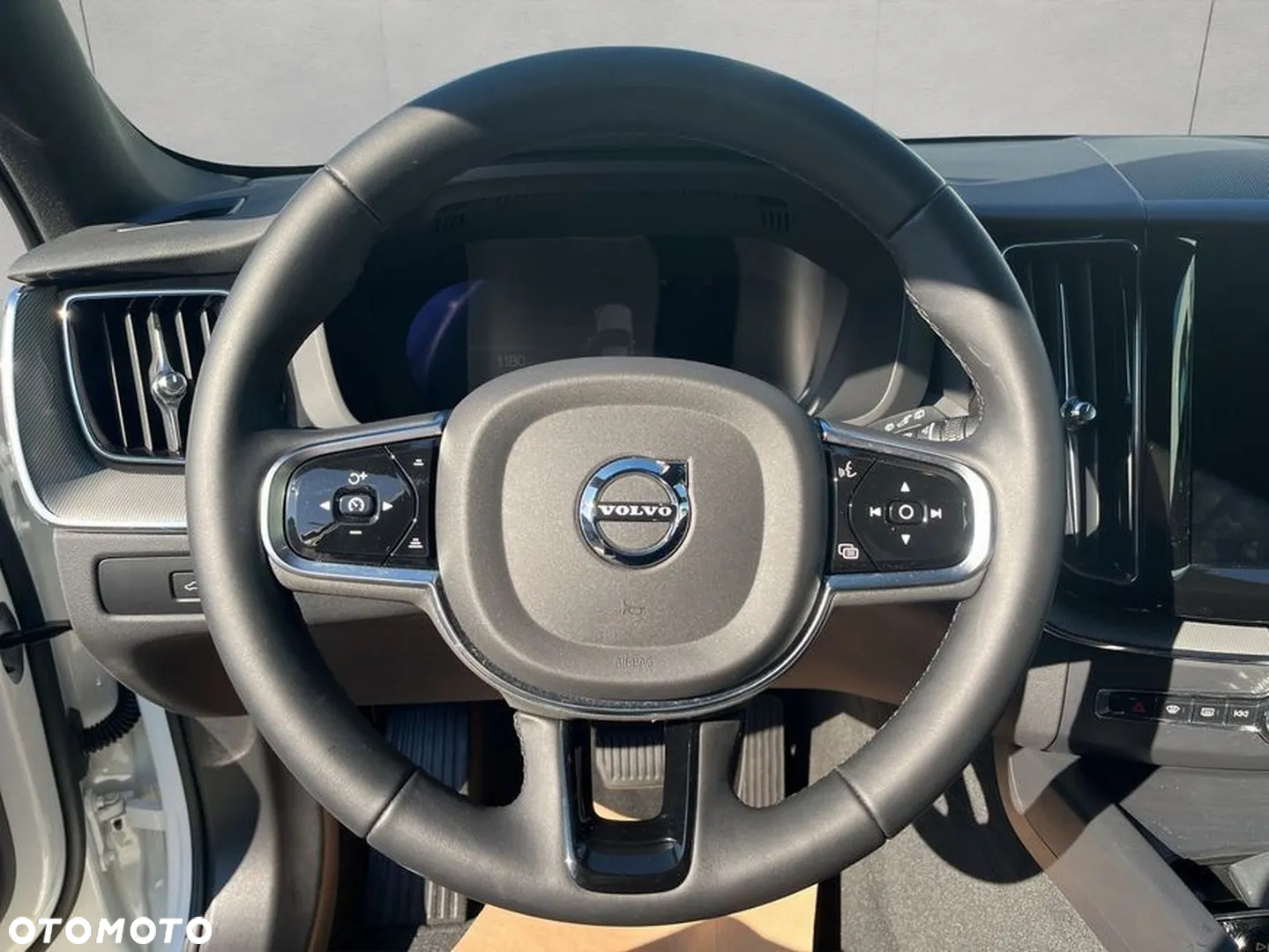 Volvo XC 60 B4 B Plus Dark - 12