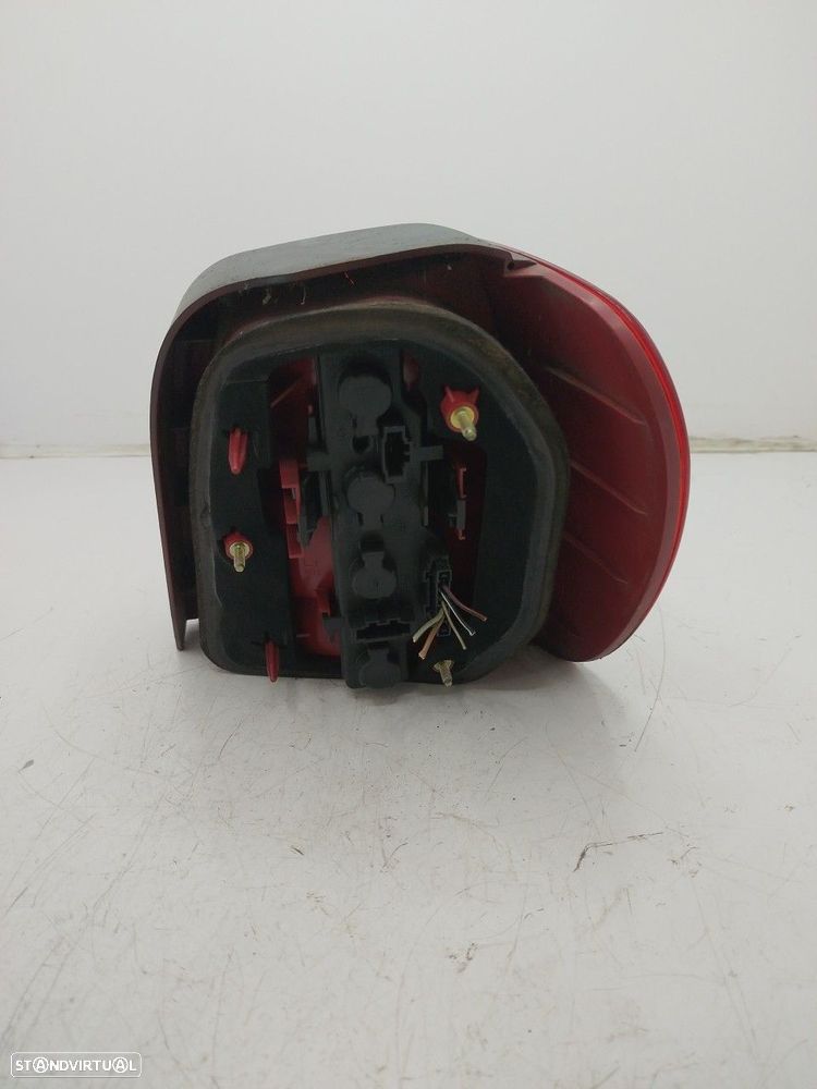 Farolim Stop Esq Volkswagen Polo (6N2) - 3