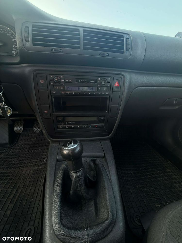 Volkswagen Passat - 11