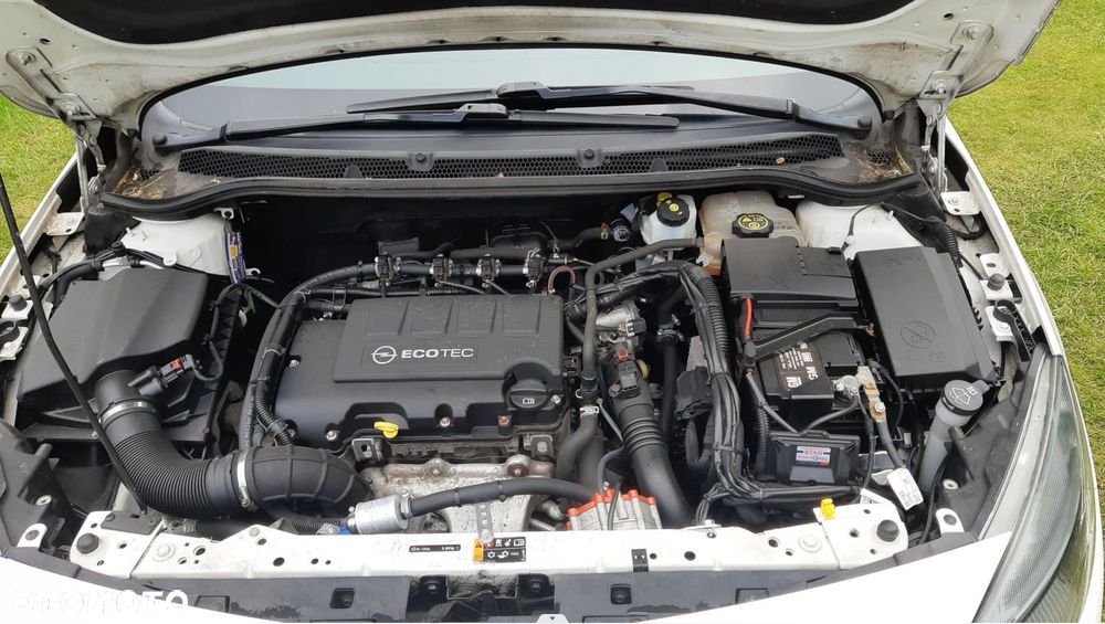 Opel Astra 1.4 Turbo Cosmo - 24