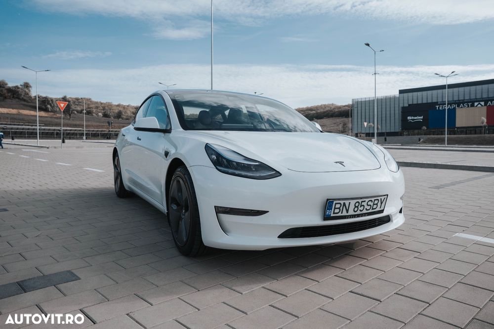 Tesla Model 3 - 1