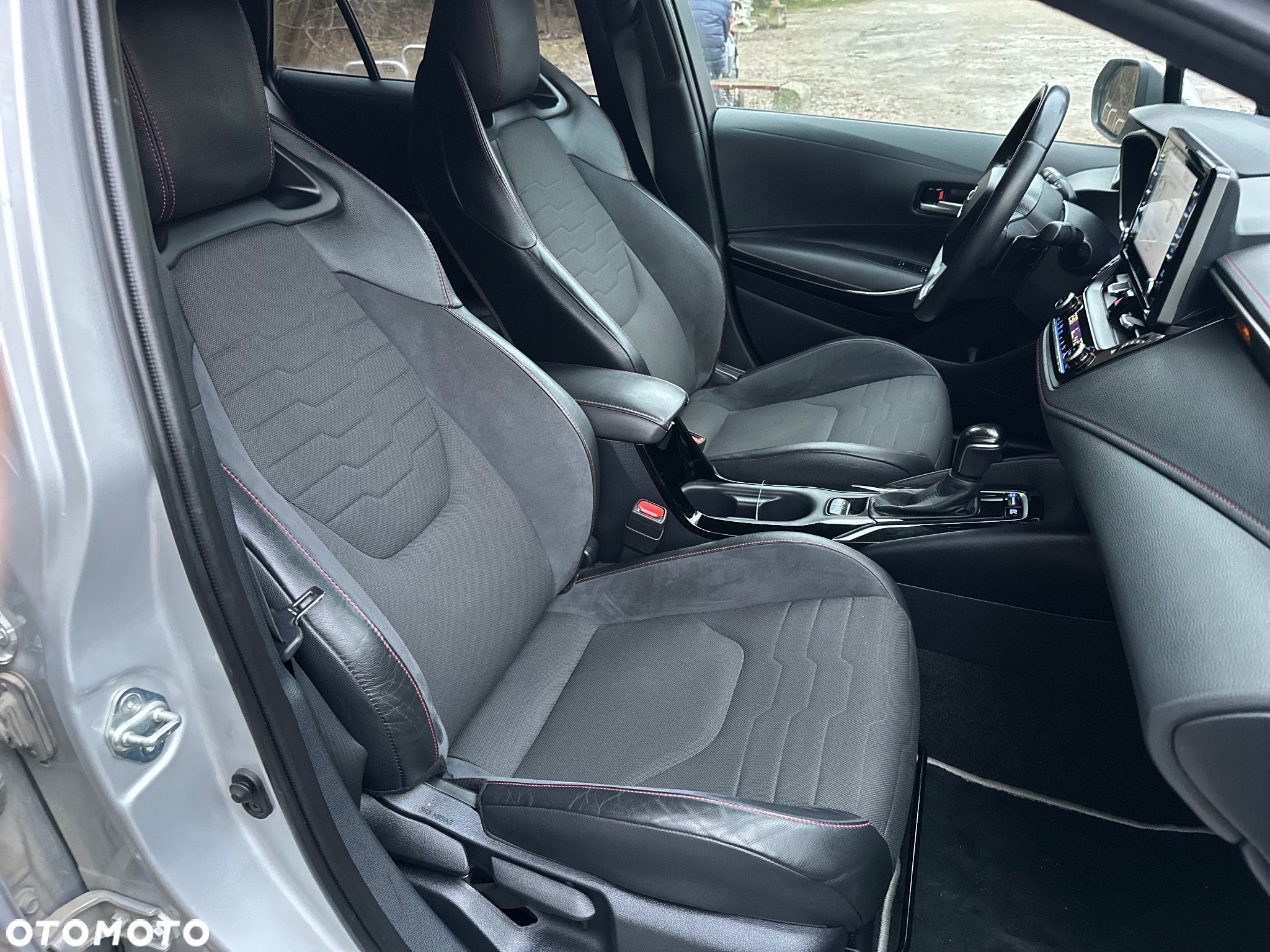 Toyota Corolla 2.0 Hybrid Executive - 33
