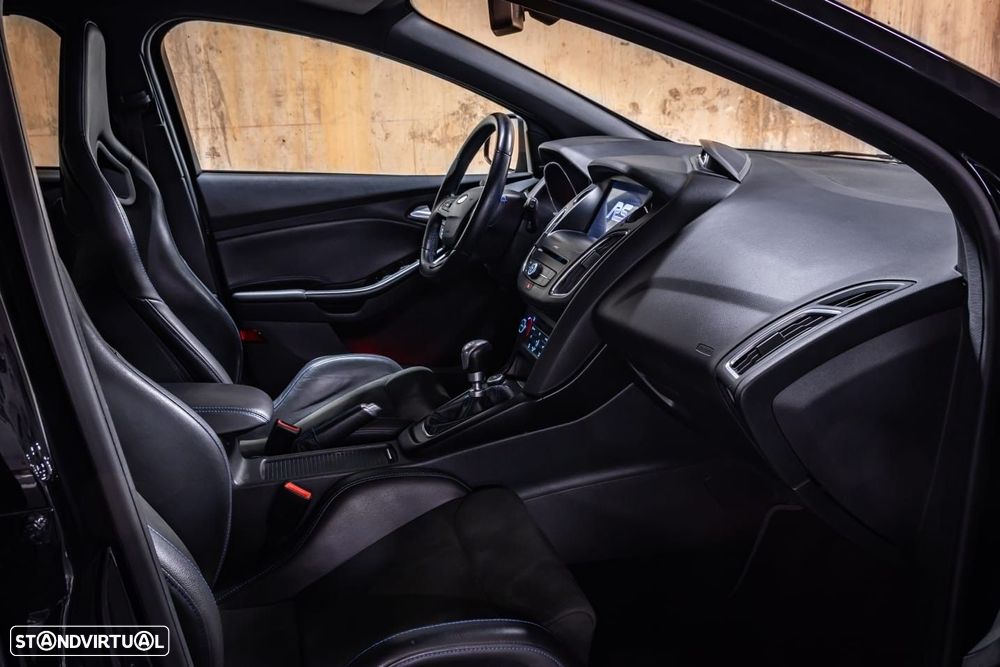 Ford Focus 2.3 EcoBoost RS Pack Performance - 23