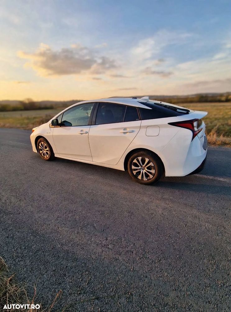 Toyota Prius Hybrid - 4