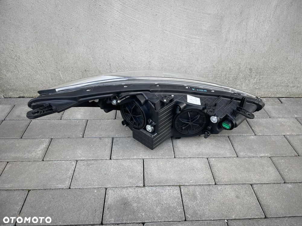 LAMPA PRZEDNIA LEWA HYUNDAI i30 II GD  2011-2016 - 13pin - 2
