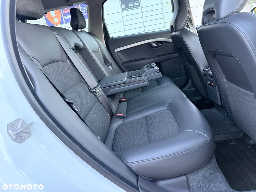Volvo V70 D2 Momentum - 21